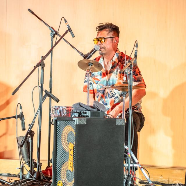 Jose Luis Keys na scenie– perkusja, śpiew 