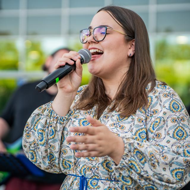 Oliwia Ciechacka — wokal.